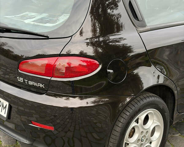 Черный Альфа Ромео 147, объемом двигателя 1.6 л и пробегом 138 тыс. км за 5800 $, фото 113 на Automoto.ua