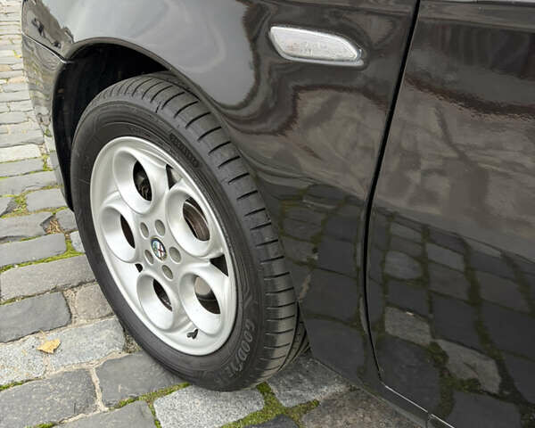 Черный Альфа Ромео 147, объемом двигателя 1.6 л и пробегом 138 тыс. км за 5800 $, фото 80 на Automoto.ua