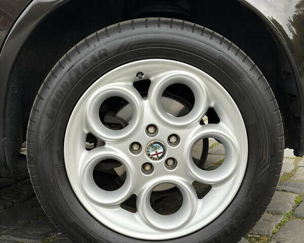 Черный Альфа Ромео 147, объемом двигателя 1.6 л и пробегом 138 тыс. км за 5800 $, фото 71 на Automoto.ua