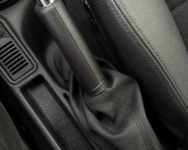 Черный Альфа Ромео 147, объемом двигателя 1.6 л и пробегом 138 тыс. км за 5800 $, фото 134 на Automoto.ua