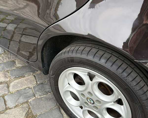 Черный Альфа Ромео 147, объемом двигателя 1.6 л и пробегом 138 тыс. км за 5800 $, фото 79 на Automoto.ua