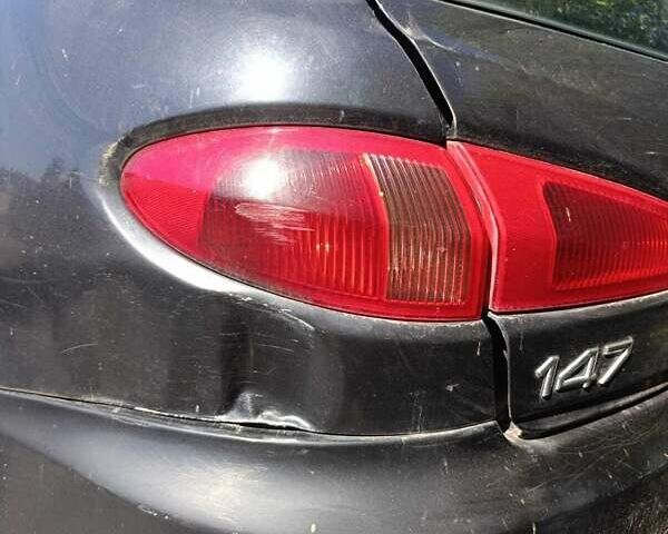 Черный Альфа Ромео 147, объемом двигателя 1.6 л и пробегом 250 тыс. км за 1771 $, фото 6 на Automoto.ua