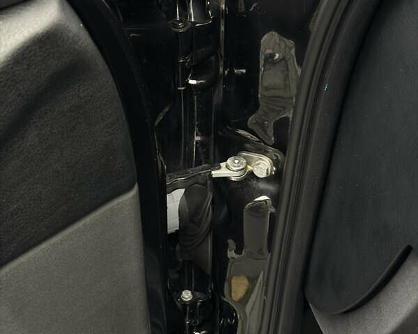 Черный Альфа Ромео 147, объемом двигателя 1.6 л и пробегом 138 тыс. км за 5800 $, фото 95 на Automoto.ua