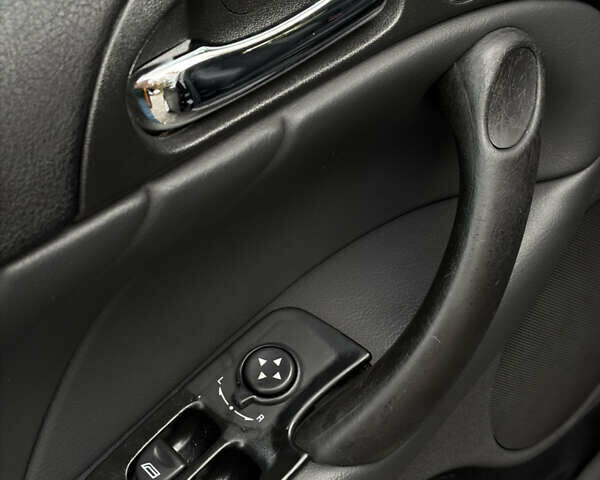 Черный Альфа Ромео 147, объемом двигателя 1.6 л и пробегом 138 тыс. км за 5800 $, фото 21 на Automoto.ua