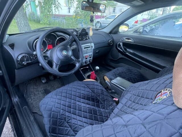 Чорний Альфа Ромео 147, об'ємом двигуна 1.9 л та пробігом 355 тис. км за 2900 $, фото 5 на Automoto.ua