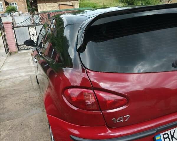 Черный Альфа Ромео 147, объемом двигателя 1.6 л и пробегом 299 тыс. км за 3500 $, фото 5 на Automoto.ua