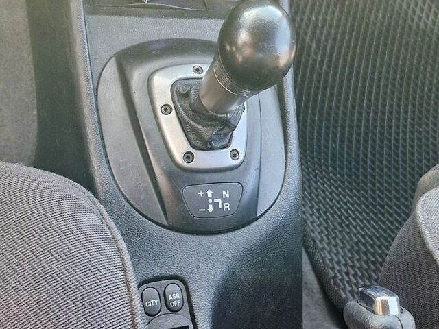 Червоний Альфа Ромео 147, об'ємом двигуна 2 л та пробігом 166 тис. км за 4000 $, фото 12 на Automoto.ua