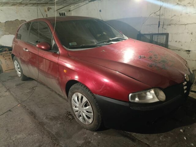 Червоний Альфа Ромео 147, об'ємом двигуна 1.6 л та пробігом 170 тис. км за 1100 $, фото 1 на Automoto.ua