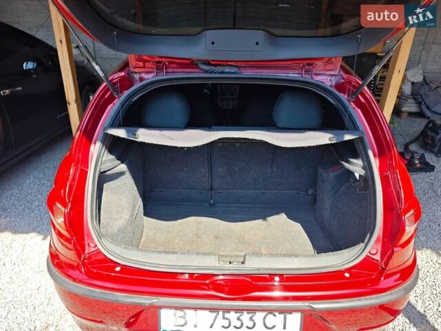 Червоний Альфа Ромео 147, об'ємом двигуна 2 л та пробігом 276 тис. км за 4700 $, фото 9 на Automoto.ua