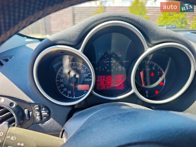Червоний Альфа Ромео 147, об'ємом двигуна 2 л та пробігом 276 тис. км за 4700 $, фото 5 на Automoto.ua