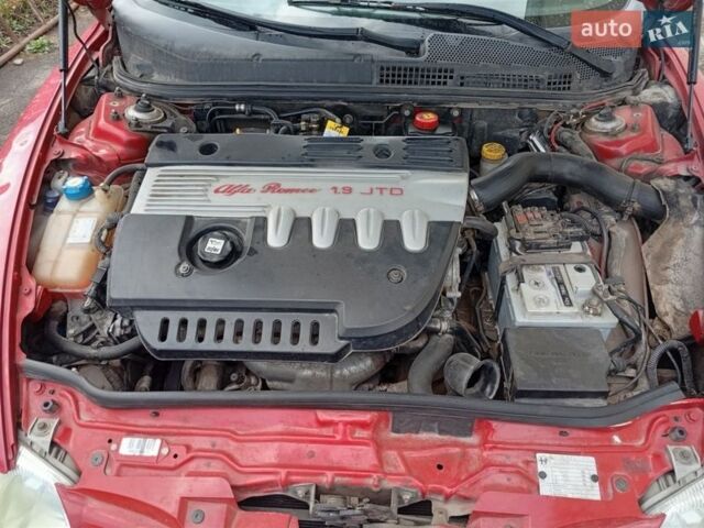 Червоний Альфа Ромео 147, об'ємом двигуна 1.91 л та пробігом 259 тис. км за 2300 $, фото 4 на Automoto.ua
