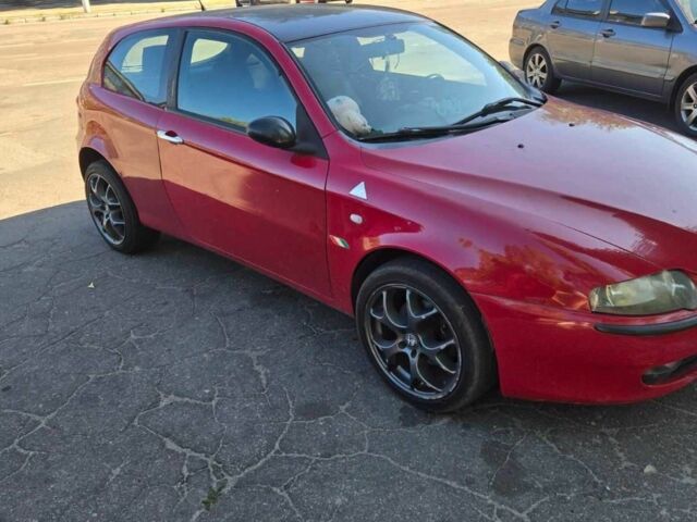 Красный Альфа Ромео 147, объемом двигателя 1.9 л и пробегом 260 тыс. км за 1844 $, фото 3 на Automoto.ua