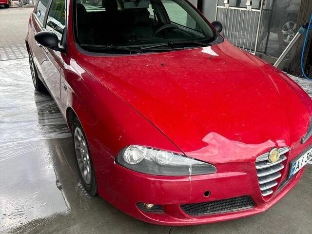 Червоний Альфа Ромео 147, об'ємом двигуна 1.6 л та пробігом 230 тис. км за 3300 $, фото 3 на Automoto.ua