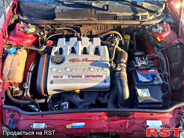 Червоний Альфа Ромео 147, об'ємом двигуна 1.6 л та пробігом 0 тис. км за 2000 $, фото 5 на Automoto.ua