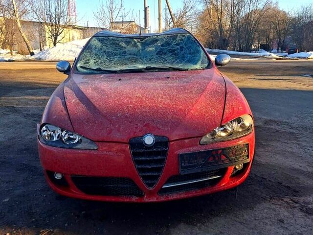 Червоний Альфа Ромео 147, об'ємом двигуна 1.6 л та пробігом 0 тис. км за 2000 $, фото 2 на Automoto.ua