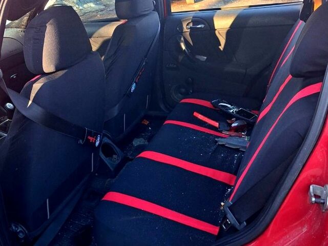 Червоний Альфа Ромео 147, об'ємом двигуна 1.6 л та пробігом 0 тис. км за 2000 $, фото 6 на Automoto.ua