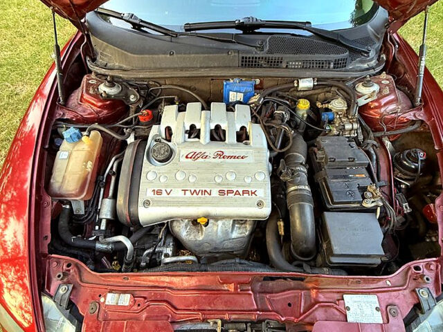 Красный Альфа Ромео 147, объемом двигателя 2 л и пробегом 211 тыс. км за 6000 $, фото 12 на Automoto.ua