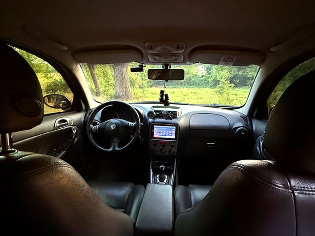 Красный Альфа Ромео 147, объемом двигателя 2 л и пробегом 211 тыс. км за 6000 $, фото 10 на Automoto.ua