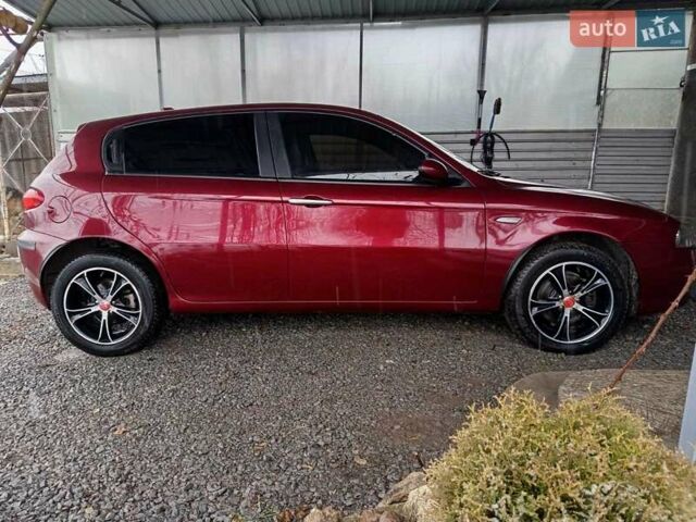 Червоний Альфа Ромео 147, об'ємом двигуна 1.97 л та пробігом 200 тис. км за 5000 $, фото 1 на Automoto.ua