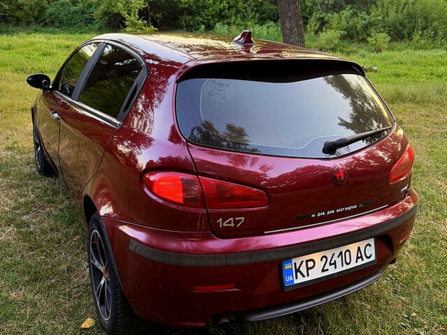 Красный Альфа Ромео 147, объемом двигателя 2 л и пробегом 211 тыс. км за 6000 $, фото 2 на Automoto.ua