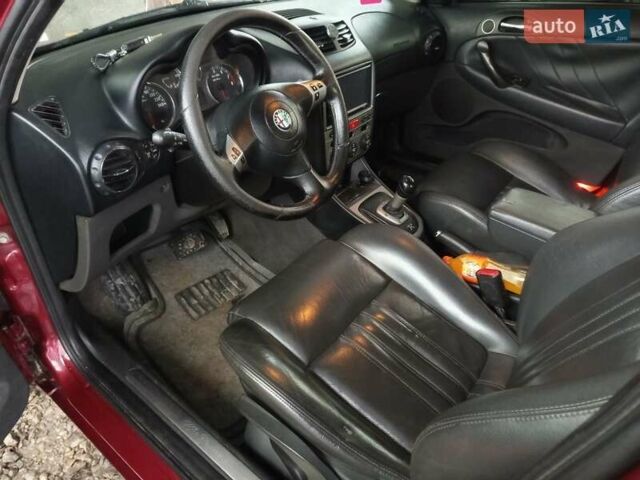 Червоний Альфа Ромео 147, об'ємом двигуна 1.97 л та пробігом 200 тис. км за 5000 $, фото 9 на Automoto.ua