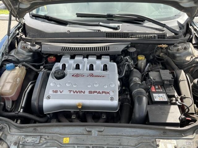 Сірий Альфа Ромео 147, об'ємом двигуна 2 л та пробігом 176 тис. км за 2990 $, фото 10 на Automoto.ua