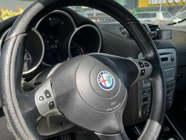 Сірий Альфа Ромео 147, об'ємом двигуна 2 л та пробігом 176 тис. км за 2990 $, фото 9 на Automoto.ua