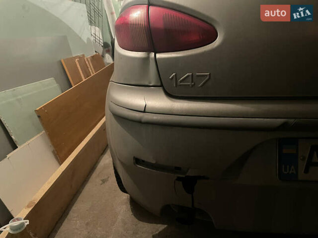Серый Альфа Ромео 147, объемом двигателя 1.91 л и пробегом 487 тыс. км за 3000 $, фото 6 на Automoto.ua