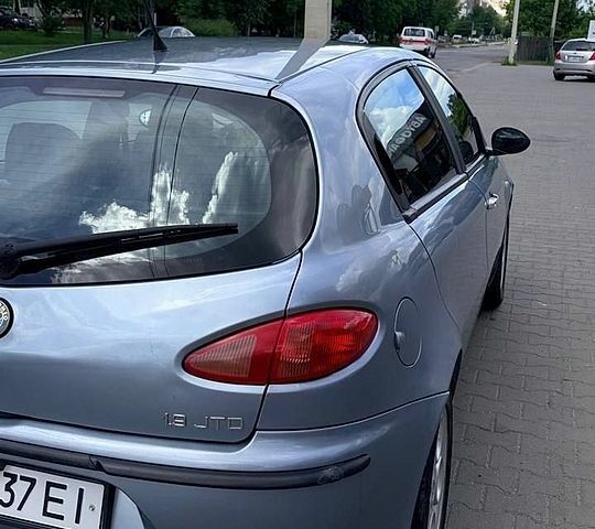 Сірий Альфа Ромео 147, об'ємом двигуна 1.91 л та пробігом 406 тис. км за 2400 $, фото 7 на Automoto.ua