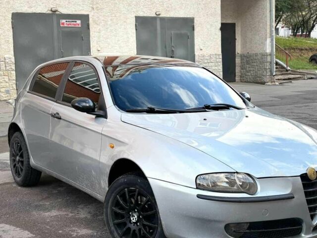 Серый Альфа Ромео 147, объемом двигателя 1.6 л и пробегом 100 тыс. км за 3000 $, фото 2 на Automoto.ua