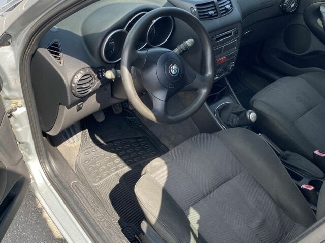 Сірий Альфа Ромео 147, об'ємом двигуна 1.6 л та пробігом 283 тис. км за 3400 $, фото 4 на Automoto.ua