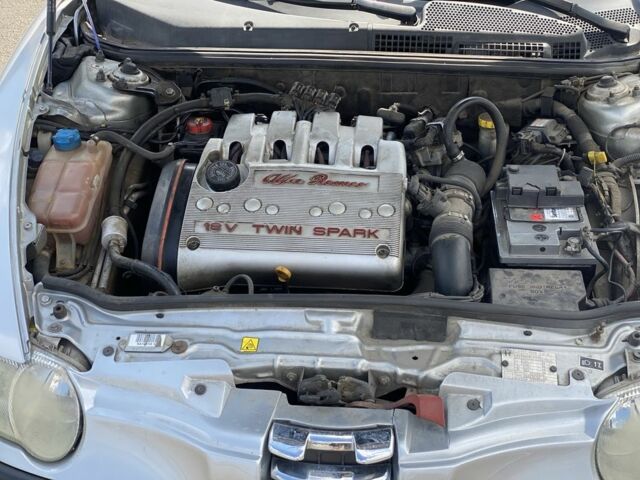 Сірий Альфа Ромео 147, об'ємом двигуна 1.6 л та пробігом 283 тис. км за 3400 $, фото 7 на Automoto.ua