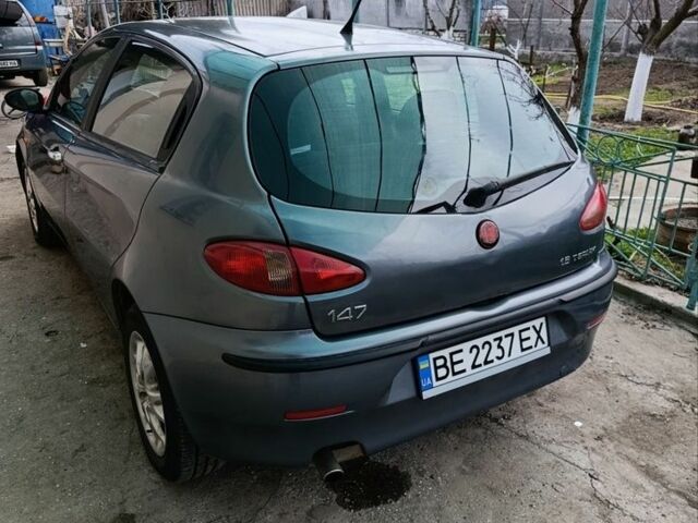 Серый Альфа Ромео 147, объемом двигателя 1.6 л и пробегом 208 тыс. км за 2800 $, фото 2 на Automoto.ua