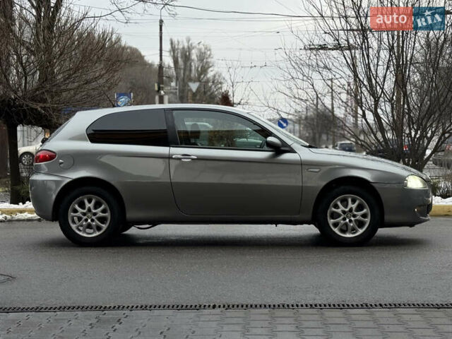 Сірий Альфа Ромео 147, об'ємом двигуна 1.6 л та пробігом 208 тис. км за 3499 $, фото 5 на Automoto.ua