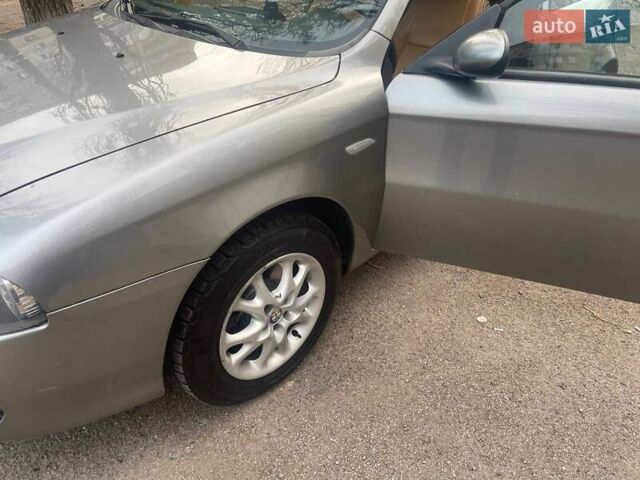 Сірий Альфа Ромео 147, об'ємом двигуна 1.6 л та пробігом 207 тис. км за 4600 $, фото 3 на Automoto.ua