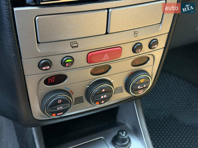 Сірий Альфа Ромео 147, об'ємом двигуна 1.6 л та пробігом 208 тис. км за 3499 $, фото 45 на Automoto.ua