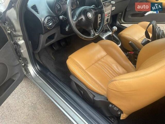 Сірий Альфа Ромео 147, об'ємом двигуна 1.6 л та пробігом 207 тис. км за 4600 $, фото 18 на Automoto.ua