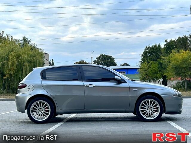 Серый Альфа Ромео 147, объемом двигателя 1.9 л и пробегом 190 тыс. км за 5000 $, фото 4 на Automoto.ua