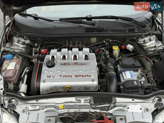 Сірий Альфа Ромео 147, об'ємом двигуна 1.6 л та пробігом 208 тис. км за 3499 $, фото 10 на Automoto.ua