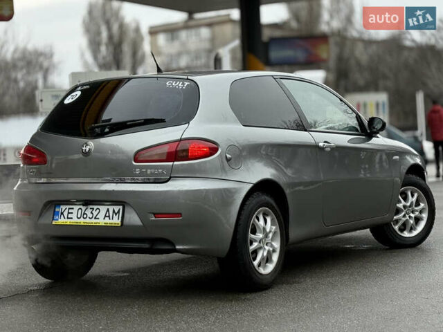 Сірий Альфа Ромео 147, об'ємом двигуна 1.6 л та пробігом 208 тис. км за 3499 $, фото 4 на Automoto.ua