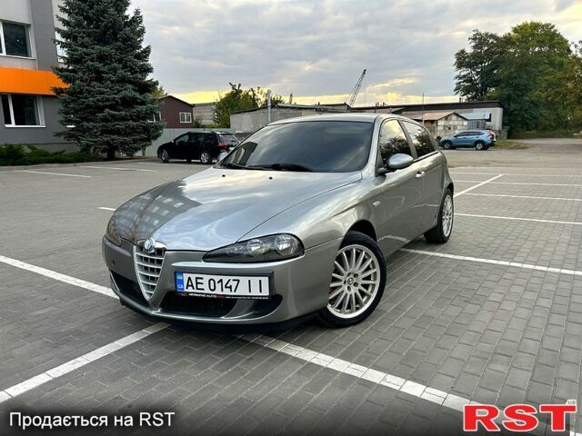 Серый Альфа Ромео 147, объемом двигателя 1.9 л и пробегом 190 тыс. км за 5000 $, фото 7 на Automoto.ua