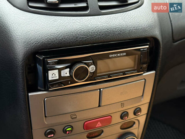 Сірий Альфа Ромео 147, об'ємом двигуна 1.6 л та пробігом 208 тис. км за 3499 $, фото 44 на Automoto.ua