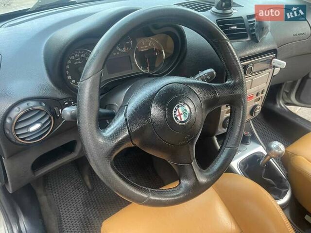 Сірий Альфа Ромео 147, об'ємом двигуна 1.6 л та пробігом 207 тис. км за 4600 $, фото 13 на Automoto.ua