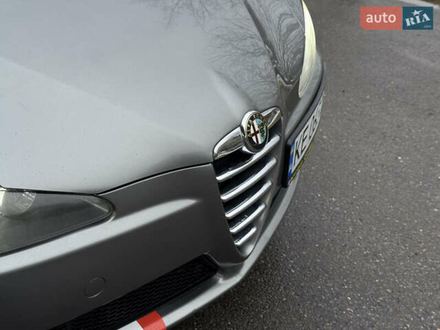 Сірий Альфа Ромео 147, об'ємом двигуна 1.6 л та пробігом 208 тис. км за 3499 $, фото 33 на Automoto.ua