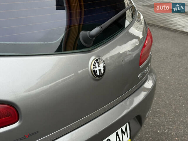 Сірий Альфа Ромео 147, об'ємом двигуна 1.6 л та пробігом 208 тис. км за 3499 $, фото 23 на Automoto.ua