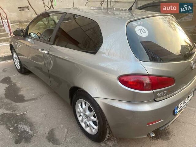 Сірий Альфа Ромео 147, об'ємом двигуна 1.6 л та пробігом 207 тис. км за 4600 $, фото 5 на Automoto.ua