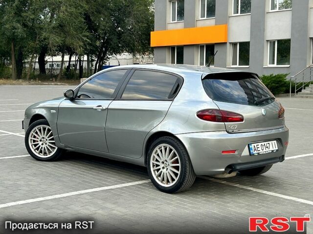 Серый Альфа Ромео 147, объемом двигателя 1.9 л и пробегом 190 тыс. км за 5000 $, фото 1 на Automoto.ua