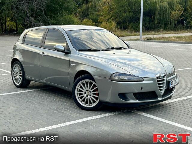 Серый Альфа Ромео 147, объемом двигателя 1.9 л и пробегом 190 тыс. км за 5000 $, фото 5 на Automoto.ua