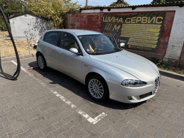 Серый Альфа Ромео 147, объемом двигателя 1.9 л и пробегом 285 тыс. км за 3500 $, фото 4 на Automoto.ua