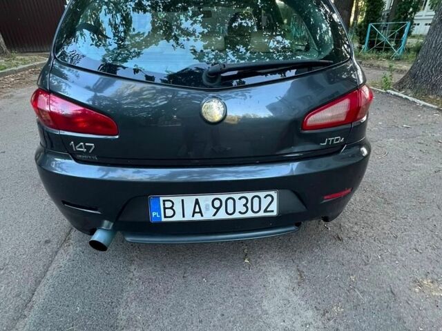 Серый Альфа Ромео 147, объемом двигателя 1.91 л и пробегом 184 тыс. км за 1300 $, фото 2 на Automoto.ua
